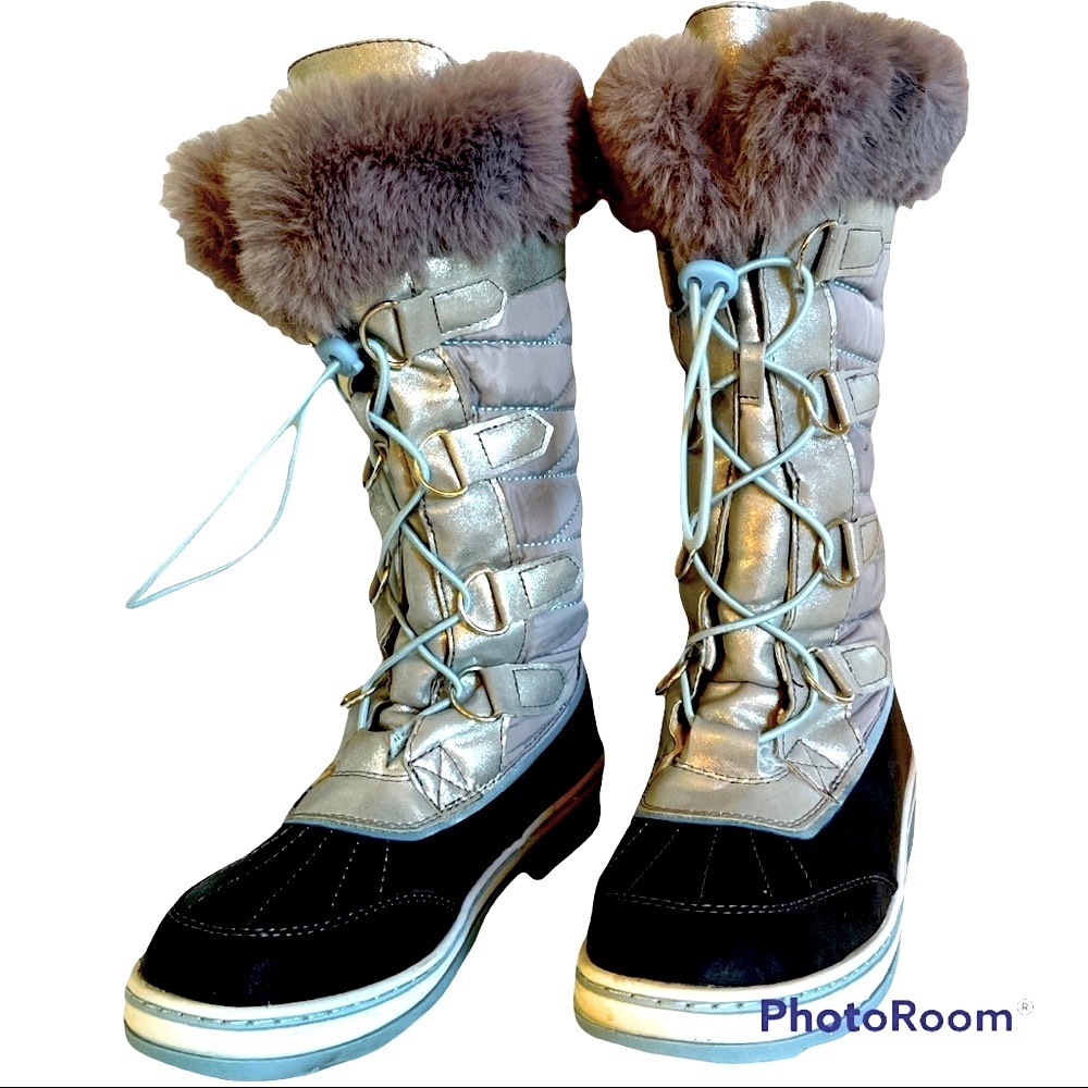 Size 4 boot w/ gray fur cuff & blue soles/laces